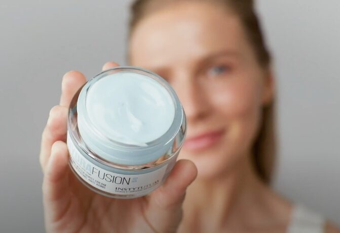 Зволожувальний гель-крем з 4 типами гіалуронової кислоти HydraFusion 4D Hydrating Water Burst Cream